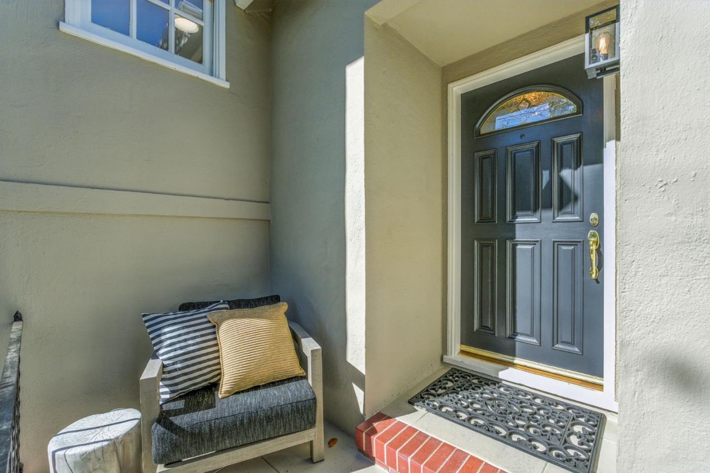 Detail Gallery Image 3 of 69 For 1531 Locust St, San Mateo,  CA 94402 - 3 Beds | 3 Baths