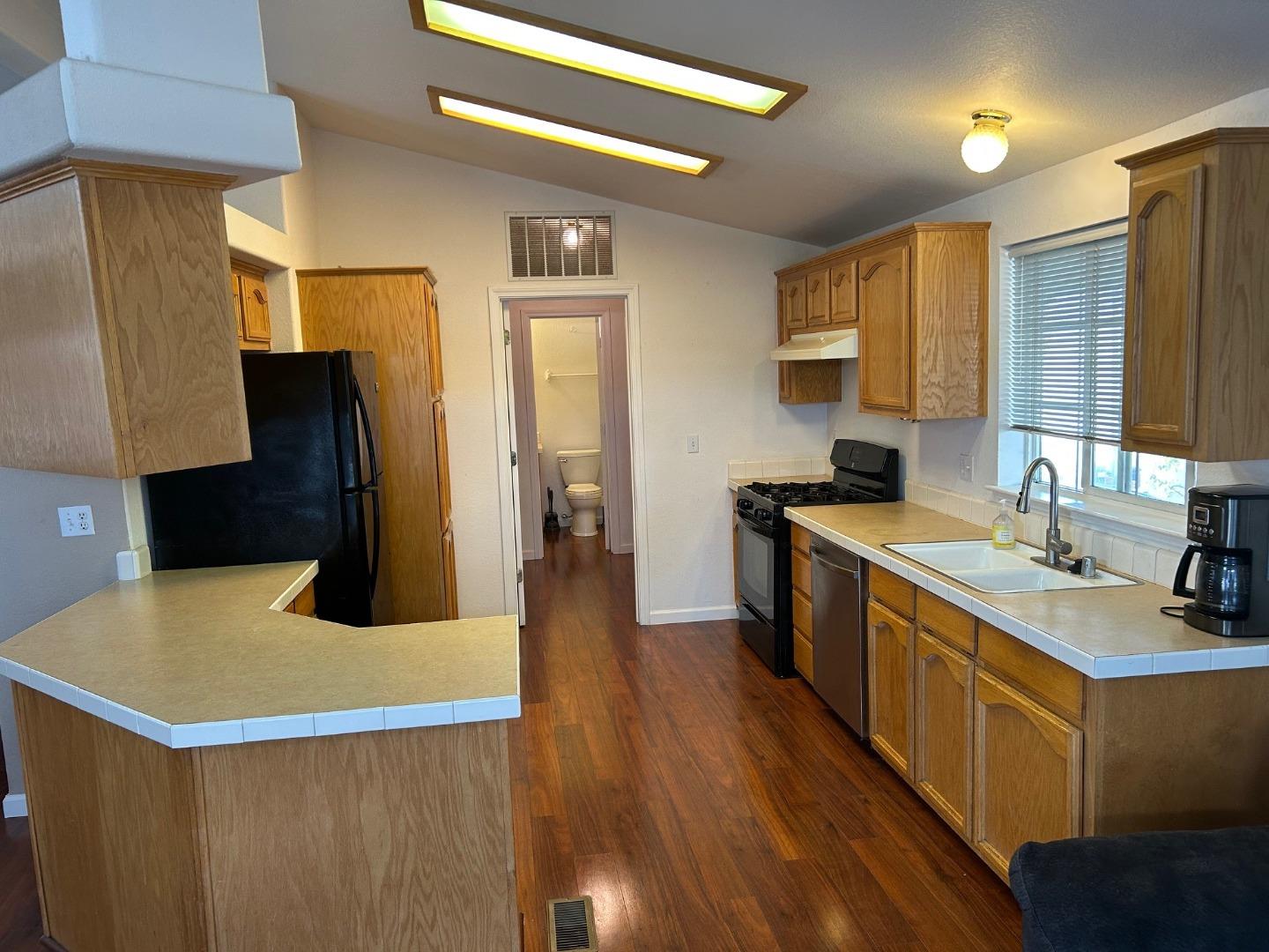 Detail Gallery Image 2 of 20 For 1186 via Cristobal #110,  Livermore,  CA 94551 - 2 Beds | 2 Baths