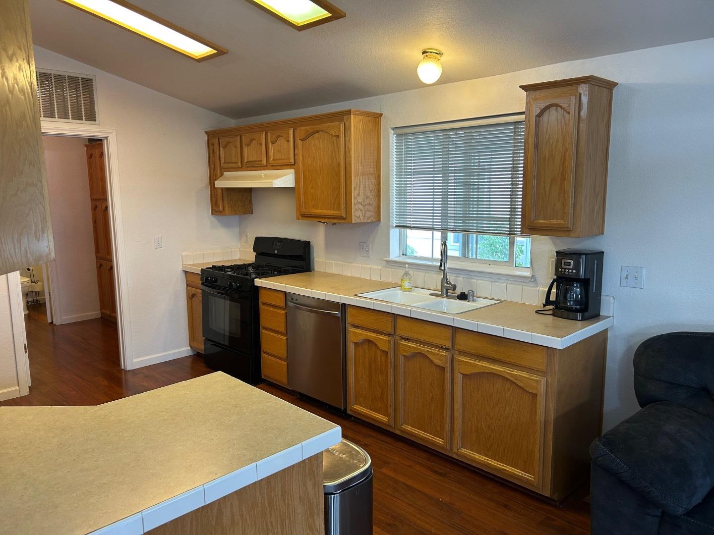 Detail Gallery Image 3 of 20 For 1186 via Cristobal #110,  Livermore,  CA 94551 - 2 Beds | 2 Baths