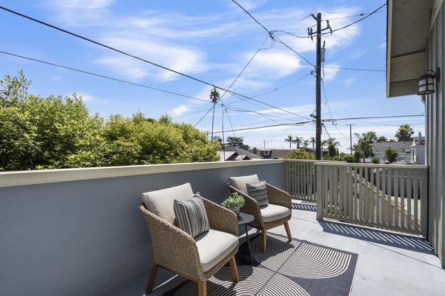 Detail Gallery Image 2 of 41 For 410 35th Ave, Santa Cruz,  CA 95062 - 2 Beds | 2/1 Baths
