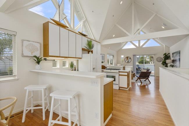 Detail Gallery Image 6 of 41 For 410 35th Ave, Santa Cruz,  CA 95062 - 2 Beds | 2/1 Baths