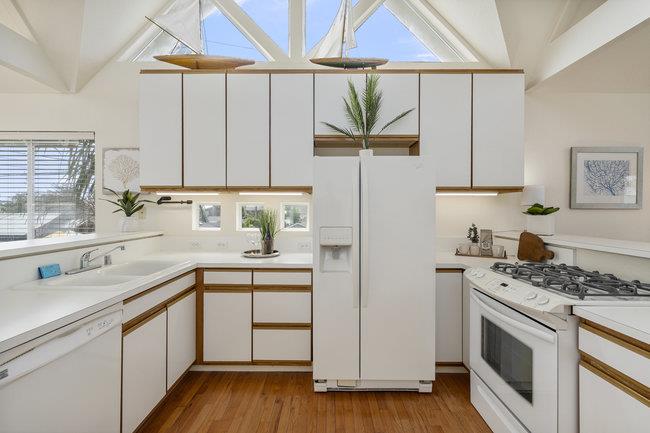 Detail Gallery Image 8 of 41 For 410 35th Ave, Santa Cruz,  CA 95062 - 2 Beds | 2/1 Baths