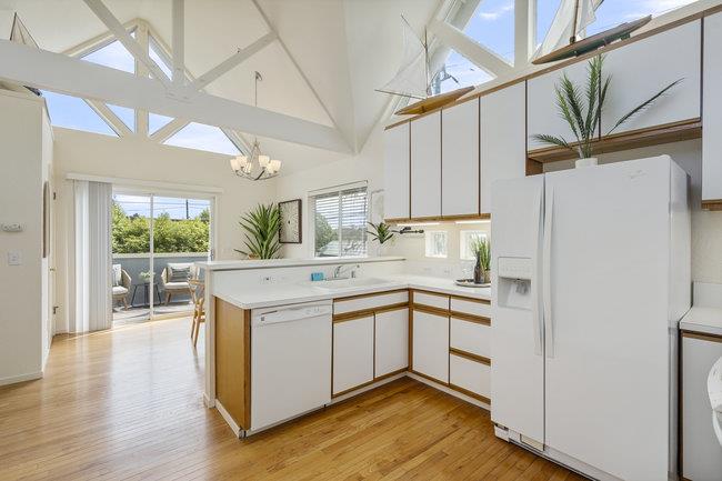 Detail Gallery Image 9 of 41 For 410 35th Ave, Santa Cruz,  CA 95062 - 2 Beds | 2/1 Baths