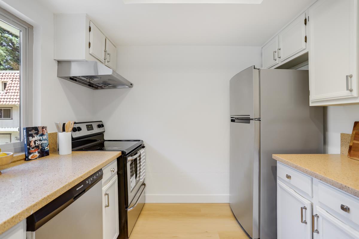 Detail Gallery Image 10 of 24 For 826 Scott Blvd, Santa Clara,  CA 95050 - 2 Beds | 2/1 Baths