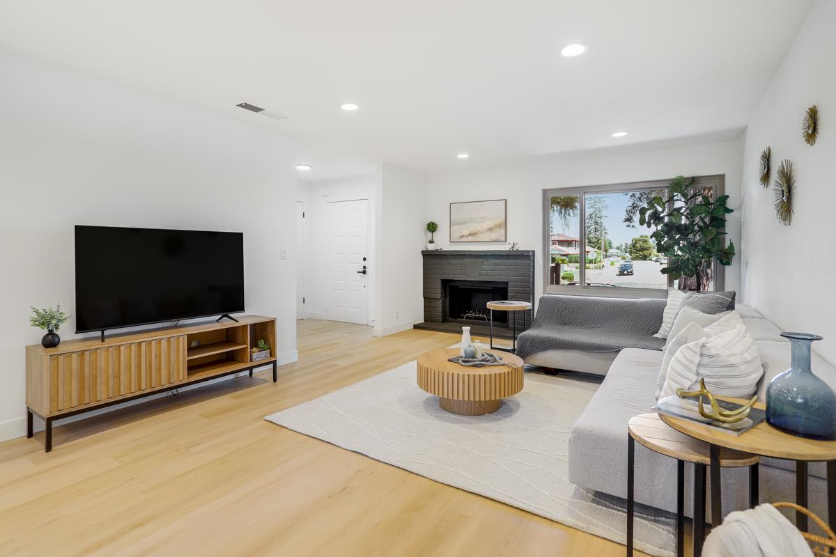 Detail Gallery Image 4 of 24 For 826 Scott Blvd, Santa Clara,  CA 95050 - 2 Beds | 2/1 Baths