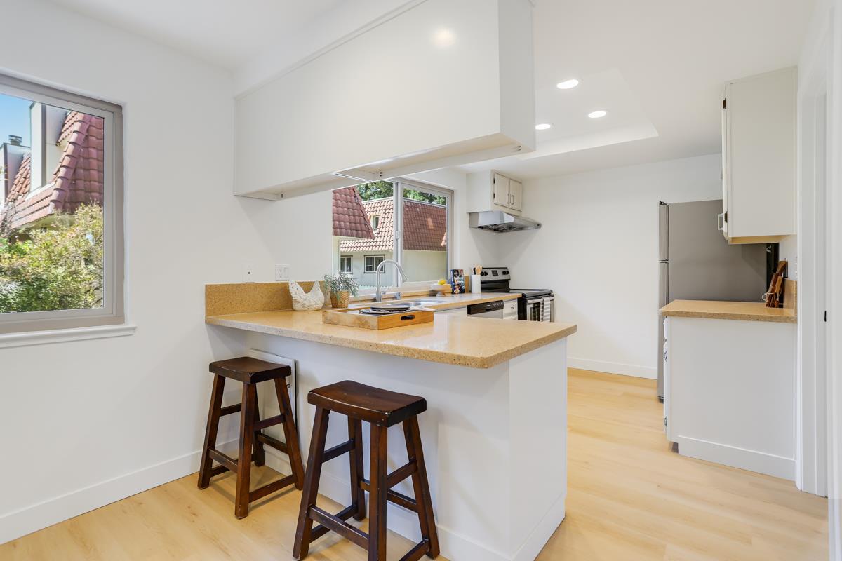 Detail Gallery Image 8 of 24 For 826 Scott Blvd, Santa Clara,  CA 95050 - 2 Beds | 2/1 Baths