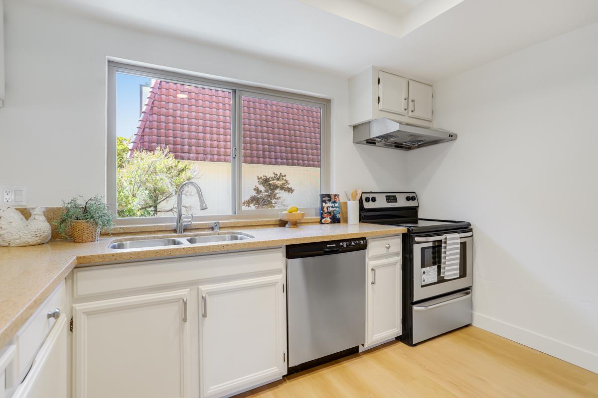 Detail Gallery Image 9 of 24 For 826 Scott Blvd, Santa Clara,  CA 95050 - 2 Beds | 2/1 Baths