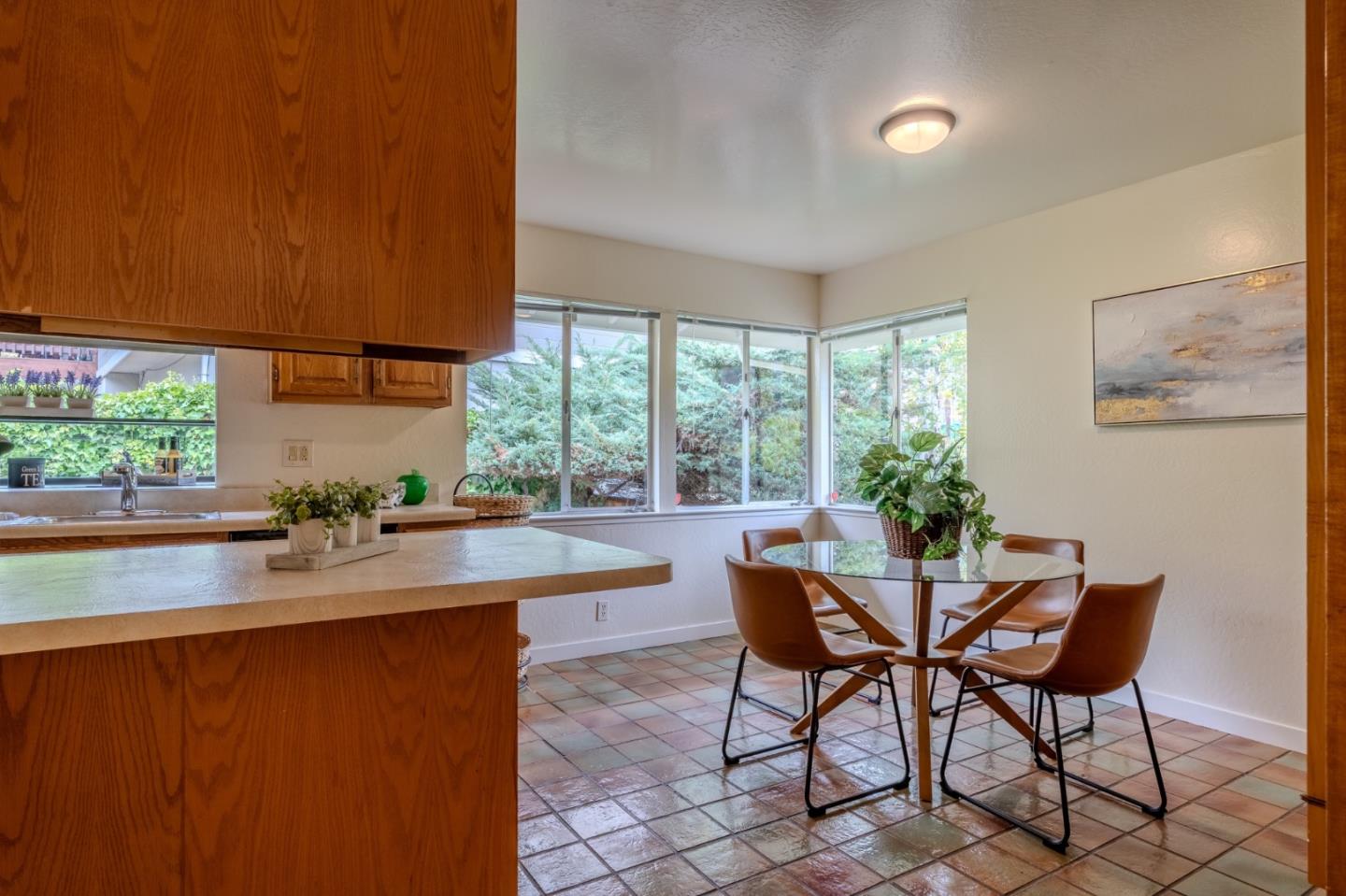 Detail Gallery Image 10 of 37 For 1031 Yosemite Dr, Pacifica,  CA 94044 - 4 Beds | 2 Baths