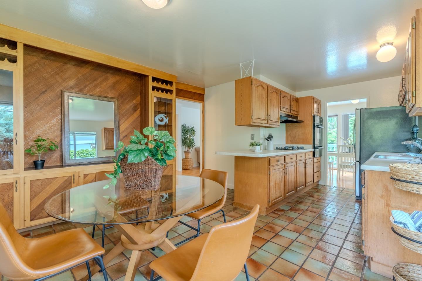 Detail Gallery Image 11 of 37 For 1031 Yosemite Dr, Pacifica,  CA 94044 - 4 Beds | 2 Baths