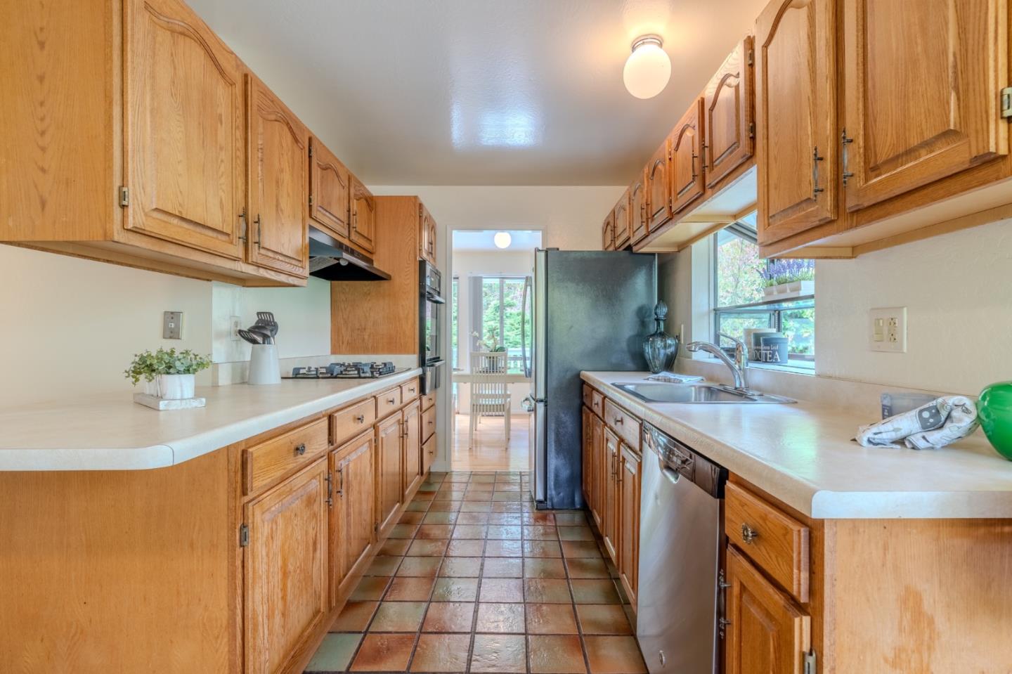 Detail Gallery Image 13 of 37 For 1031 Yosemite Dr, Pacifica,  CA 94044 - 4 Beds | 2 Baths