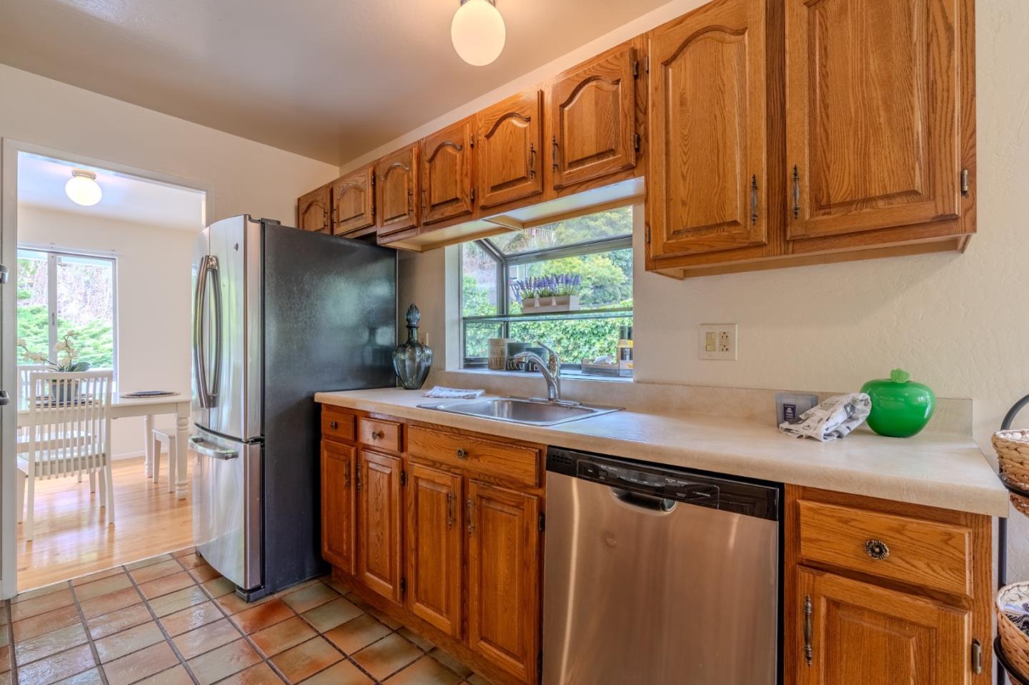 Detail Gallery Image 14 of 37 For 1031 Yosemite Dr, Pacifica,  CA 94044 - 4 Beds | 2 Baths