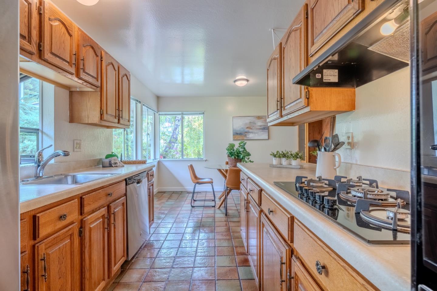 Detail Gallery Image 15 of 37 For 1031 Yosemite Dr, Pacifica,  CA 94044 - 4 Beds | 2 Baths