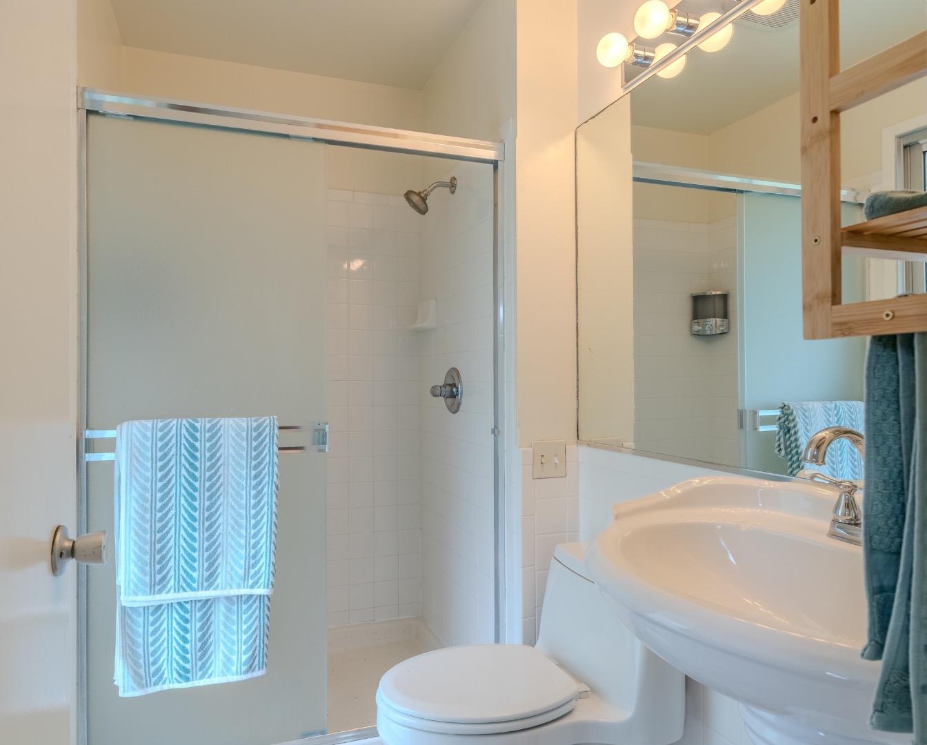 Detail Gallery Image 19 of 37 For 1031 Yosemite Dr, Pacifica,  CA 94044 - 4 Beds | 2 Baths