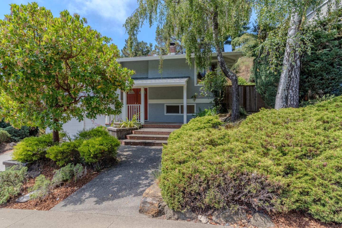 Detail Gallery Image 2 of 37 For 1031 Yosemite Dr, Pacifica,  CA 94044 - 4 Beds | 2 Baths