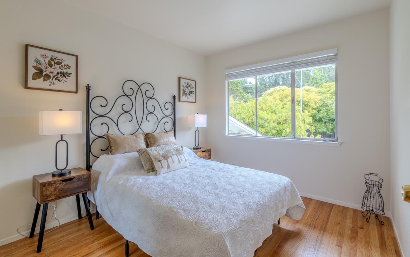Detail Gallery Image 21 of 37 For 1031 Yosemite Dr, Pacifica,  CA 94044 - 4 Beds | 2 Baths