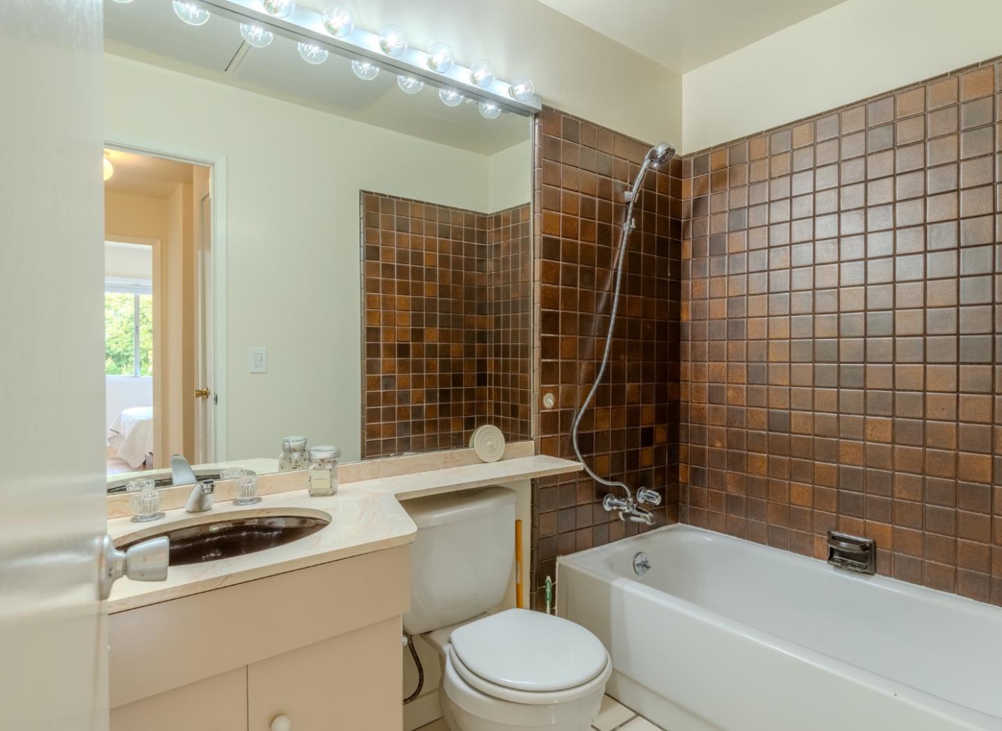 Detail Gallery Image 22 of 37 For 1031 Yosemite Dr, Pacifica,  CA 94044 - 4 Beds | 2 Baths