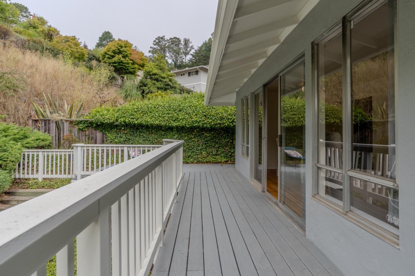 Detail Gallery Image 23 of 37 For 1031 Yosemite Dr, Pacifica,  CA 94044 - 4 Beds | 2 Baths