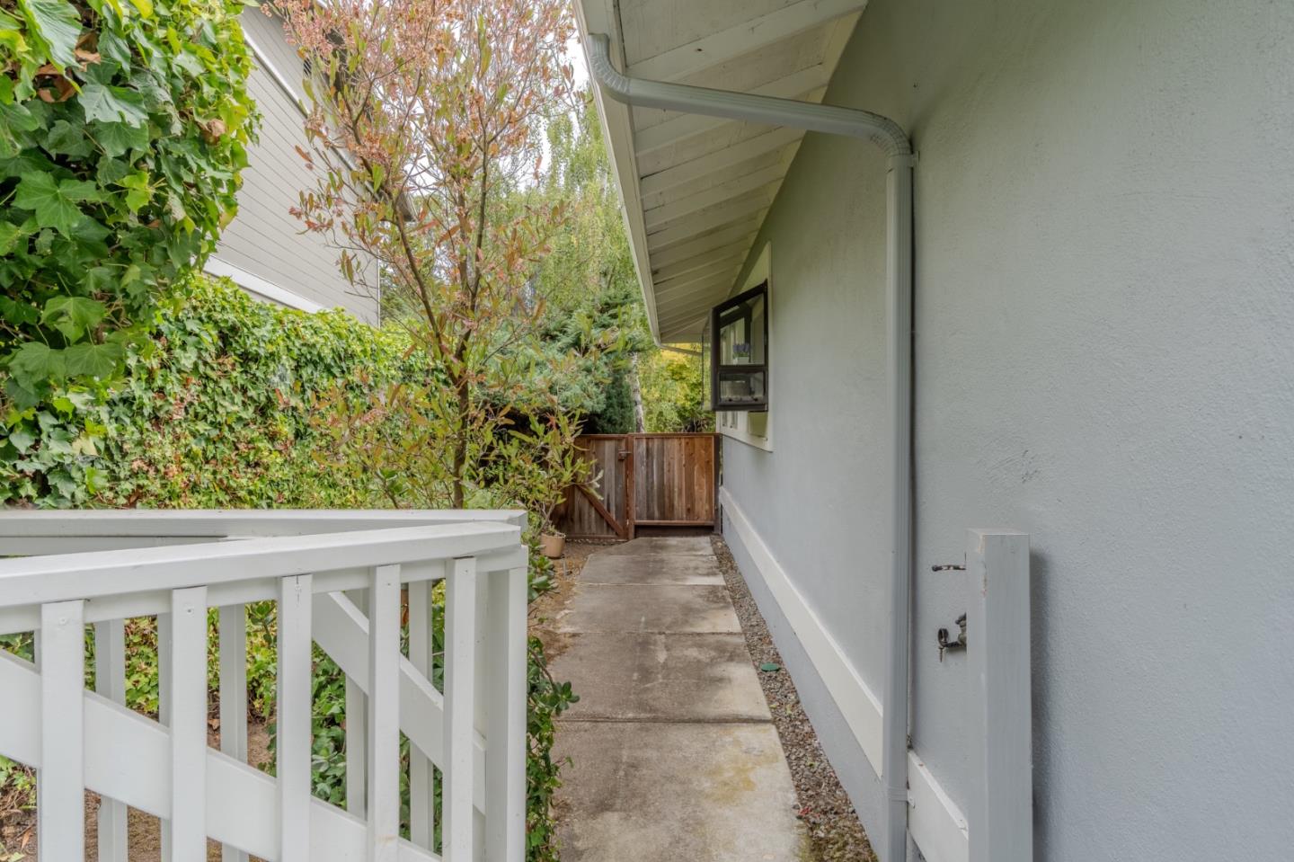 Detail Gallery Image 24 of 37 For 1031 Yosemite Dr, Pacifica,  CA 94044 - 4 Beds | 2 Baths