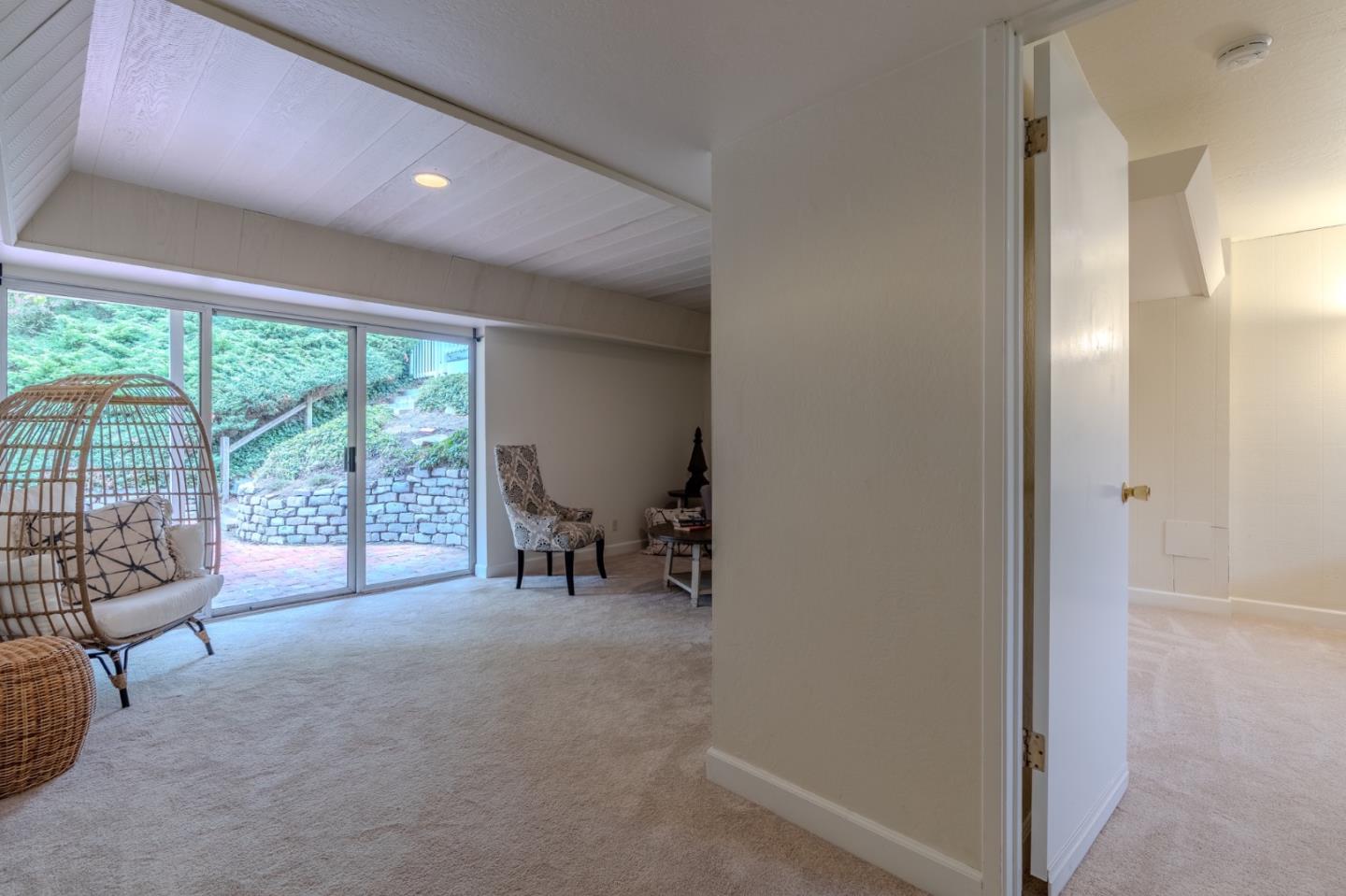 Detail Gallery Image 28 of 37 For 1031 Yosemite Dr, Pacifica,  CA 94044 - 4 Beds | 2 Baths