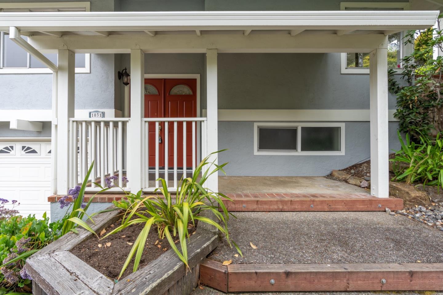 Detail Gallery Image 3 of 37 For 1031 Yosemite Dr, Pacifica,  CA 94044 - 4 Beds | 2 Baths