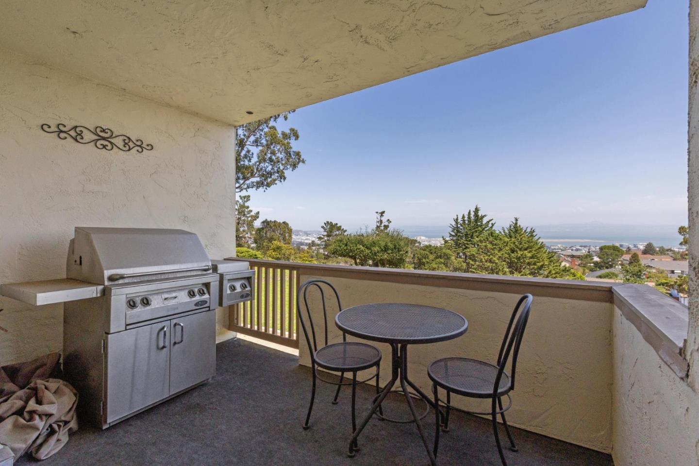 Detail Gallery Image 2 of 16 For 360 Vallejo Dr #105,  Millbrae,  CA 94030 - 3 Beds | 2 Baths