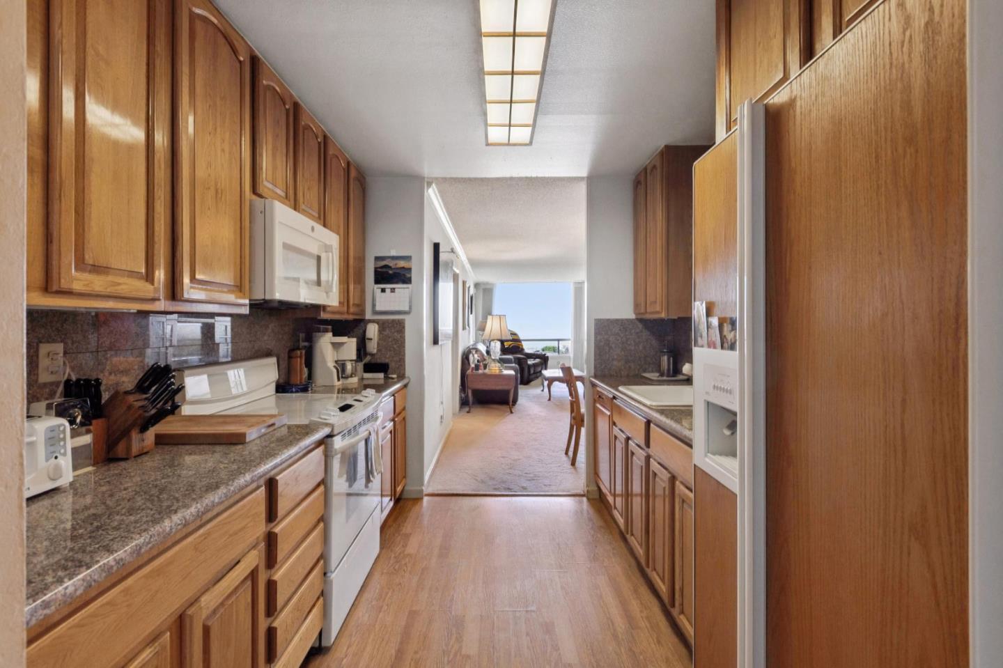 Detail Gallery Image 6 of 16 For 360 Vallejo Dr #105,  Millbrae,  CA 94030 - 3 Beds | 2 Baths