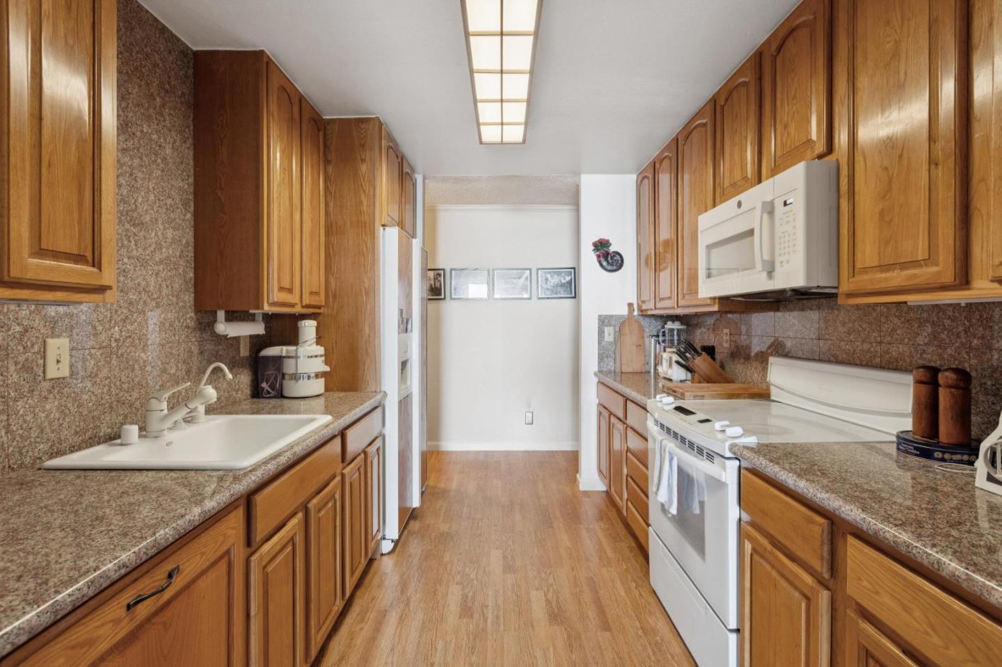Detail Gallery Image 7 of 16 For 360 Vallejo Dr #105,  Millbrae,  CA 94030 - 3 Beds | 2 Baths