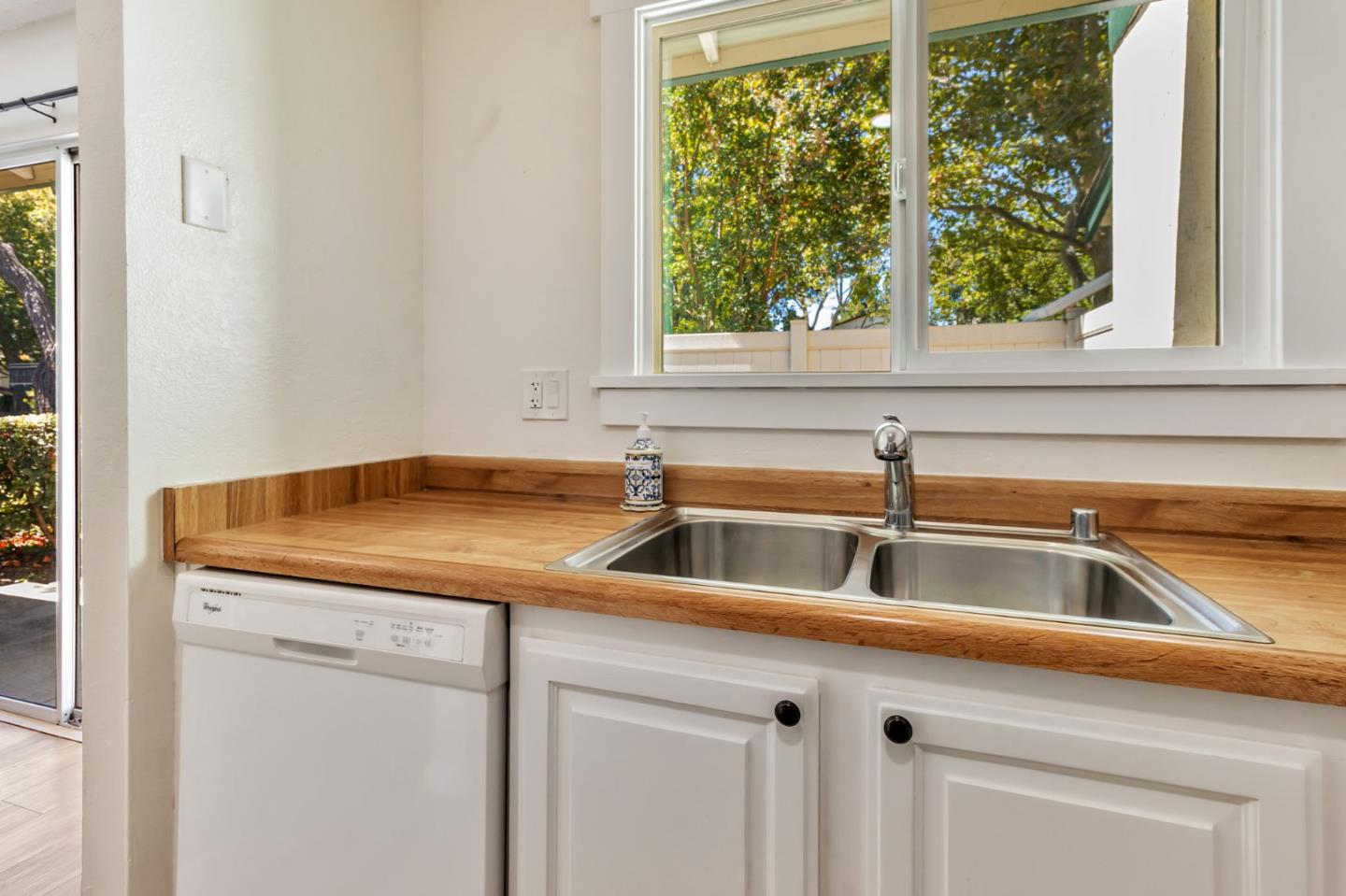 Detail Gallery Image 11 of 30 For 674 Galleon Ct, San Jose,  CA 95133 - 2 Beds | 2 Baths