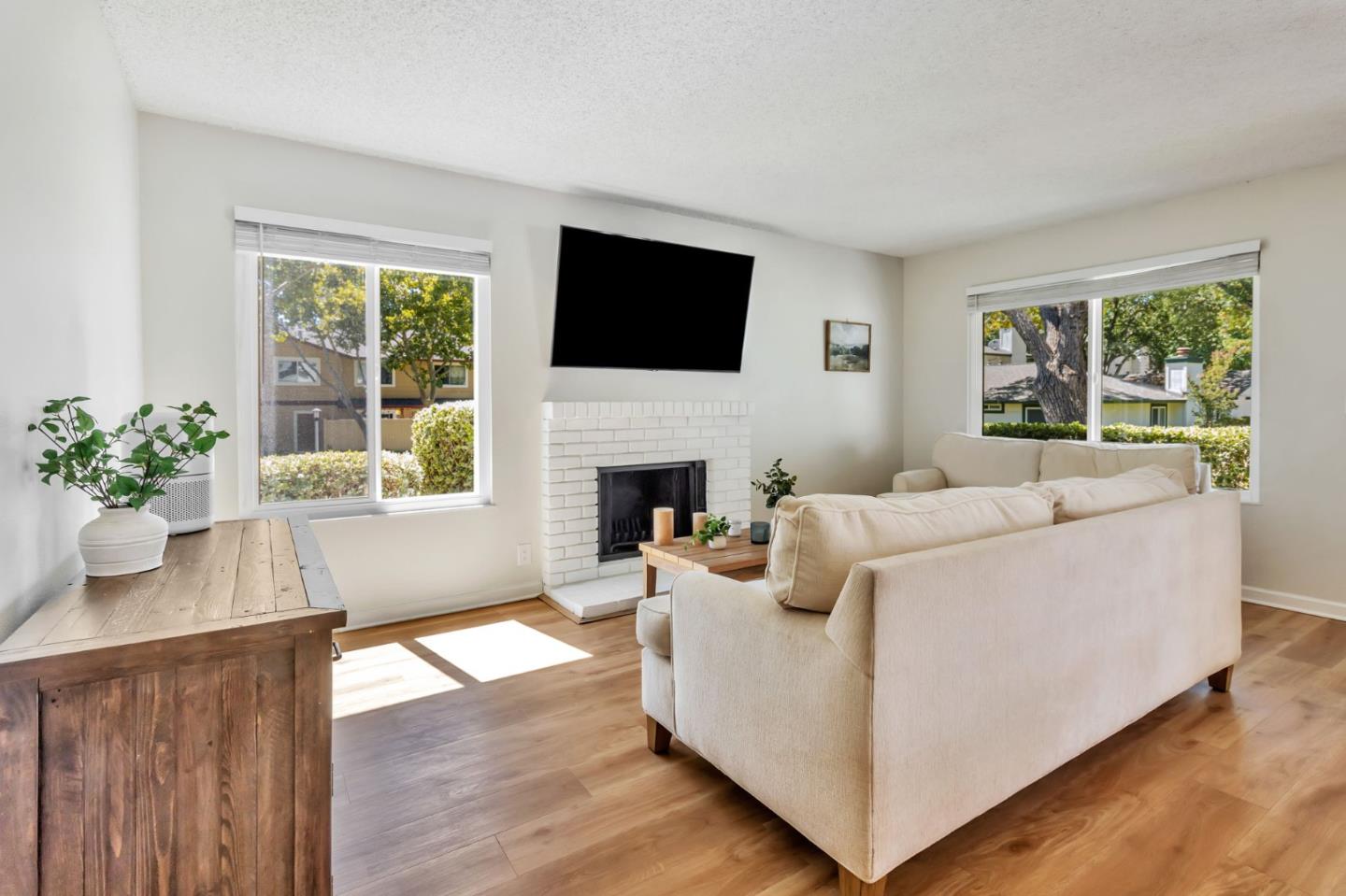 Detail Gallery Image 7 of 30 For 674 Galleon Ct, San Jose,  CA 95133 - 2 Beds | 2 Baths