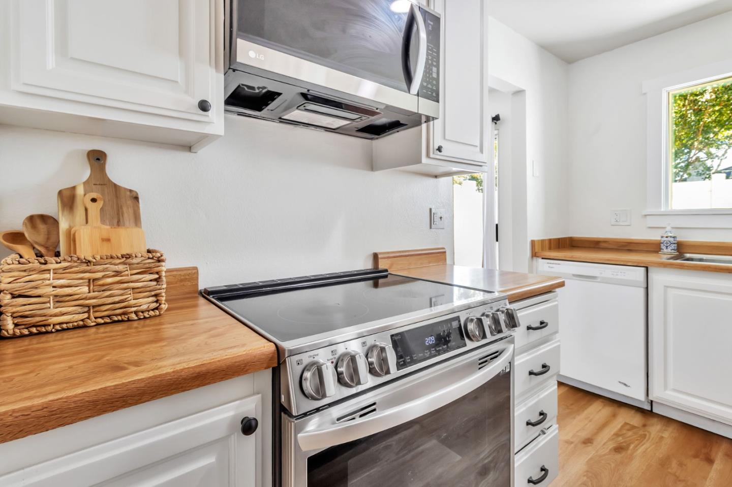 Detail Gallery Image 9 of 30 For 674 Galleon Ct, San Jose,  CA 95133 - 2 Beds | 2 Baths