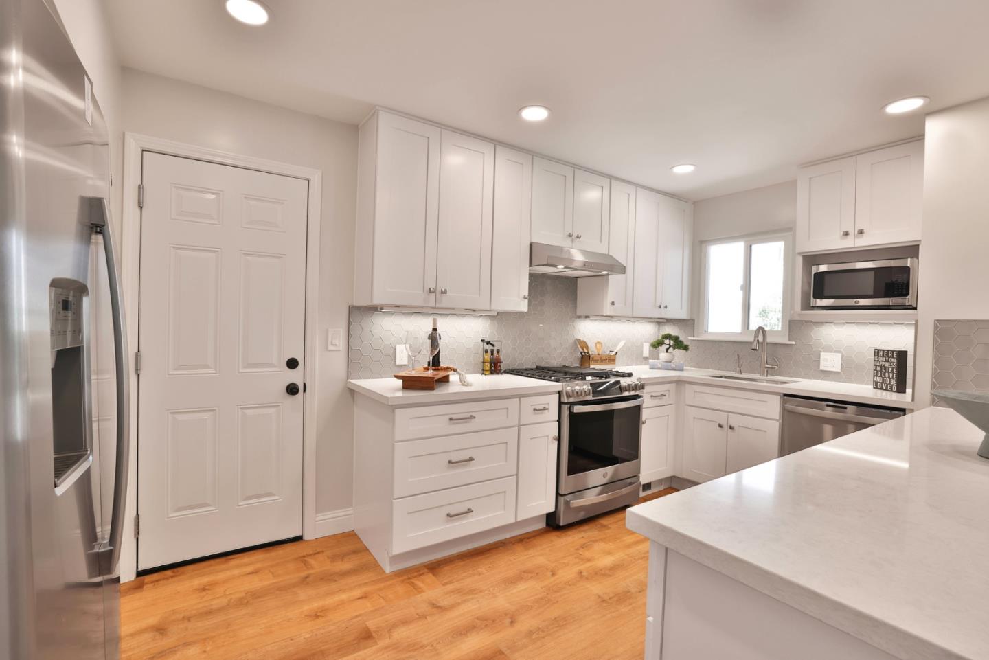Detail Gallery Image 6 of 30 For 216 W Rincon Ave, Campbell,  CA 95008 - 3 Beds | 2/1 Baths