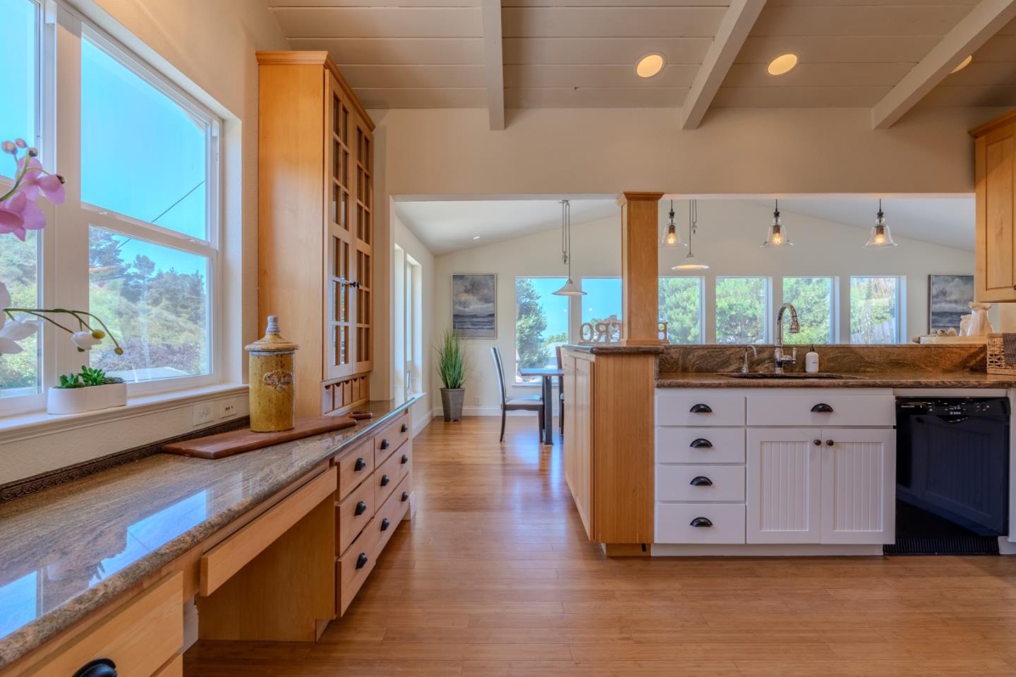 Detail Gallery Image 10 of 58 For 731 Rockaway Beach Ave, Pacifica,  CA 94044 - 3 Beds | 2 Baths