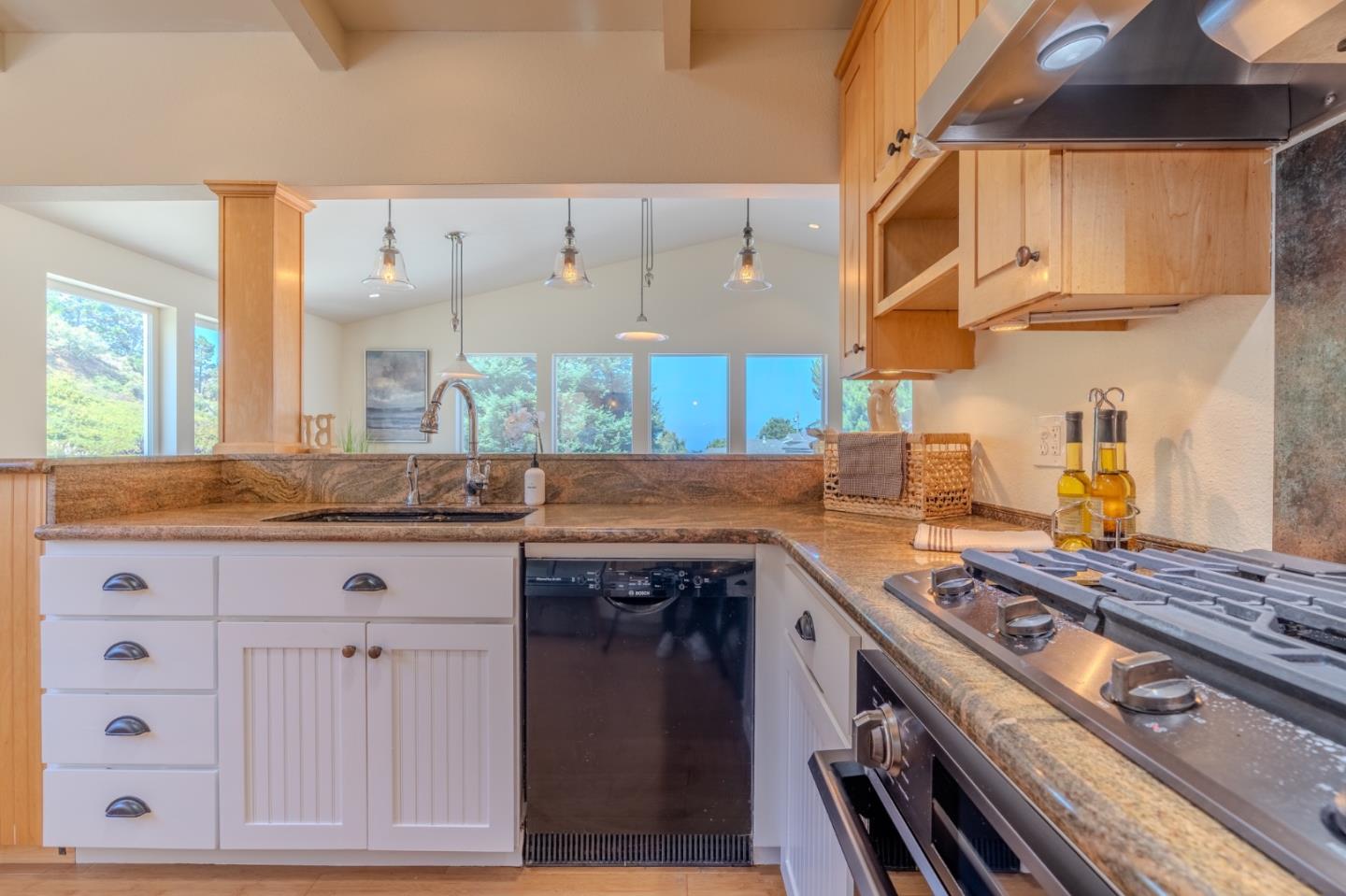 Detail Gallery Image 15 of 58 For 731 Rockaway Beach Ave, Pacifica,  CA 94044 - 3 Beds | 2 Baths