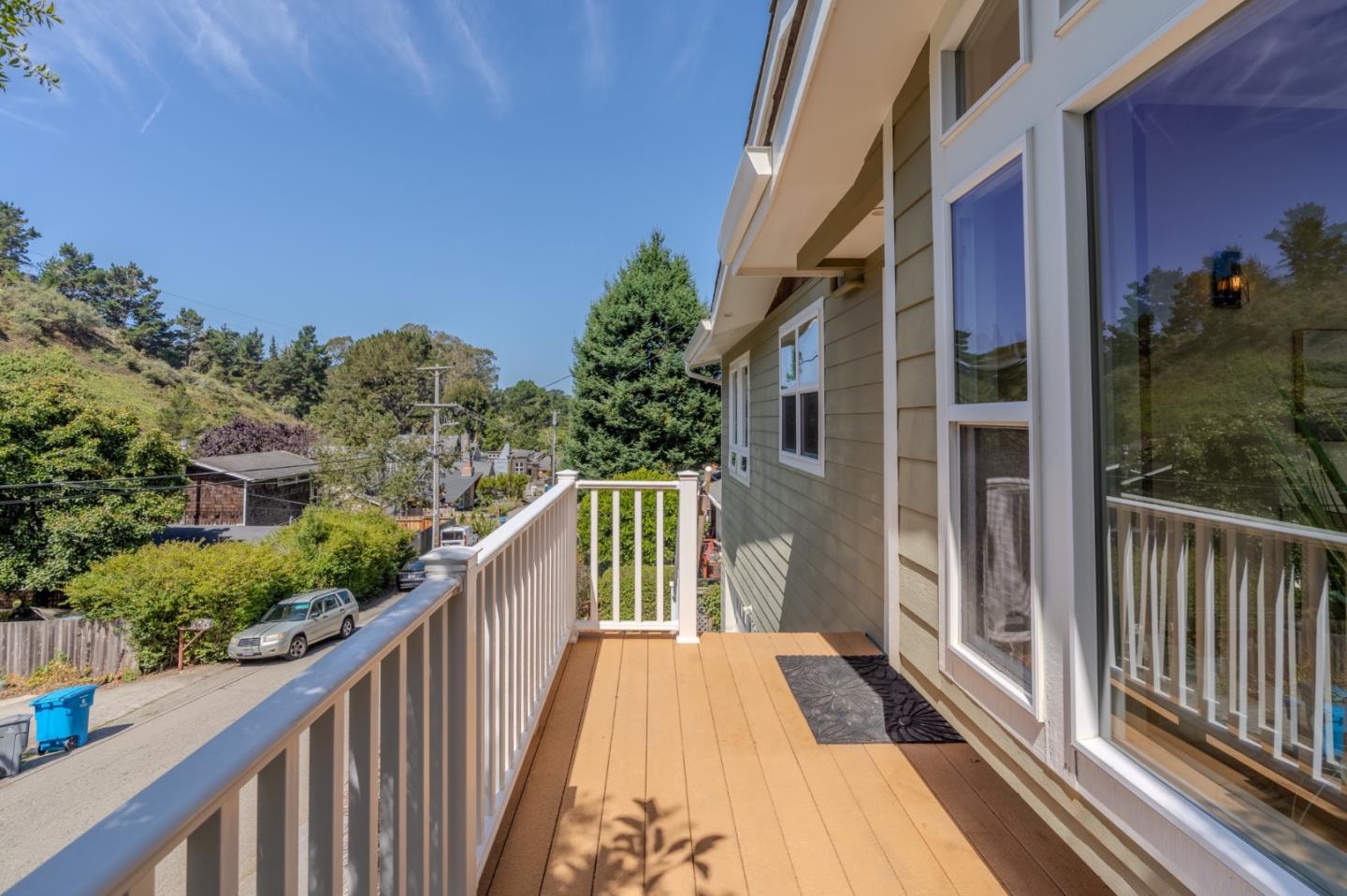 Detail Gallery Image 3 of 58 For 731 Rockaway Beach Ave, Pacifica,  CA 94044 - 3 Beds | 2 Baths