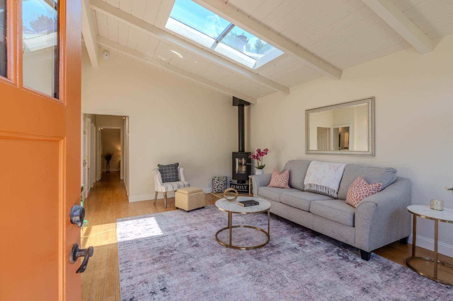 Detail Gallery Image 4 of 58 For 731 Rockaway Beach Ave, Pacifica,  CA 94044 - 3 Beds | 2 Baths