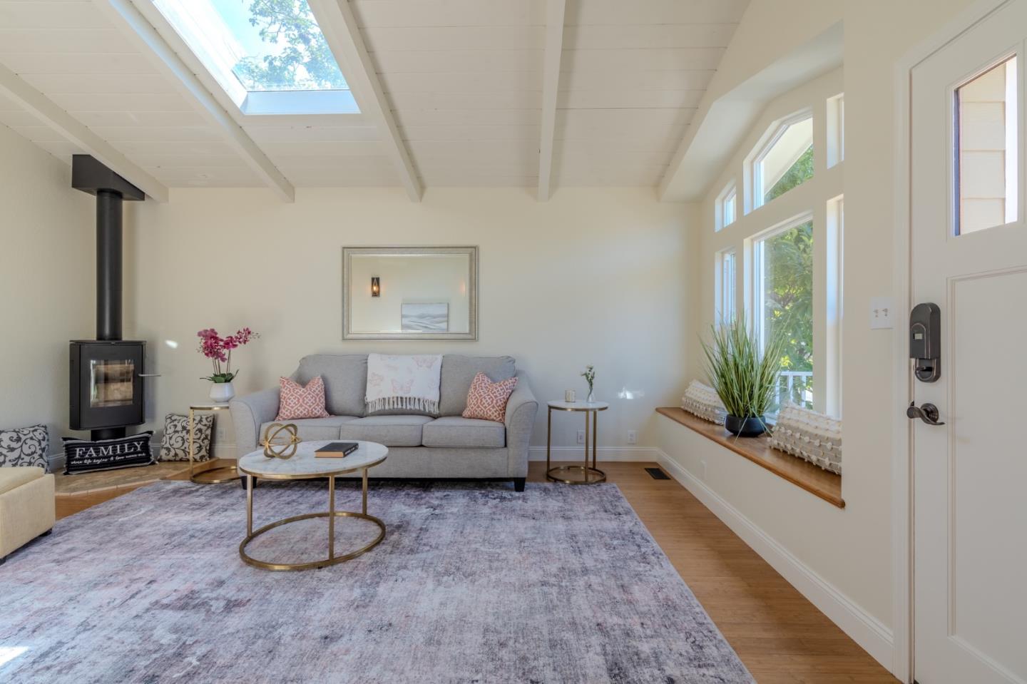 Detail Gallery Image 5 of 58 For 731 Rockaway Beach Ave, Pacifica,  CA 94044 - 3 Beds | 2 Baths