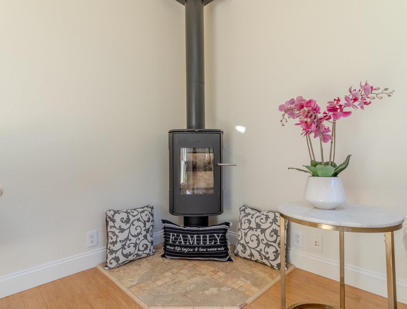 Detail Gallery Image 8 of 58 For 731 Rockaway Beach Ave, Pacifica,  CA 94044 - 3 Beds | 2 Baths