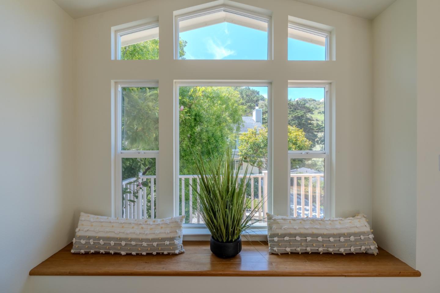 Detail Gallery Image 9 of 58 For 731 Rockaway Beach Ave, Pacifica,  CA 94044 - 3 Beds | 2 Baths