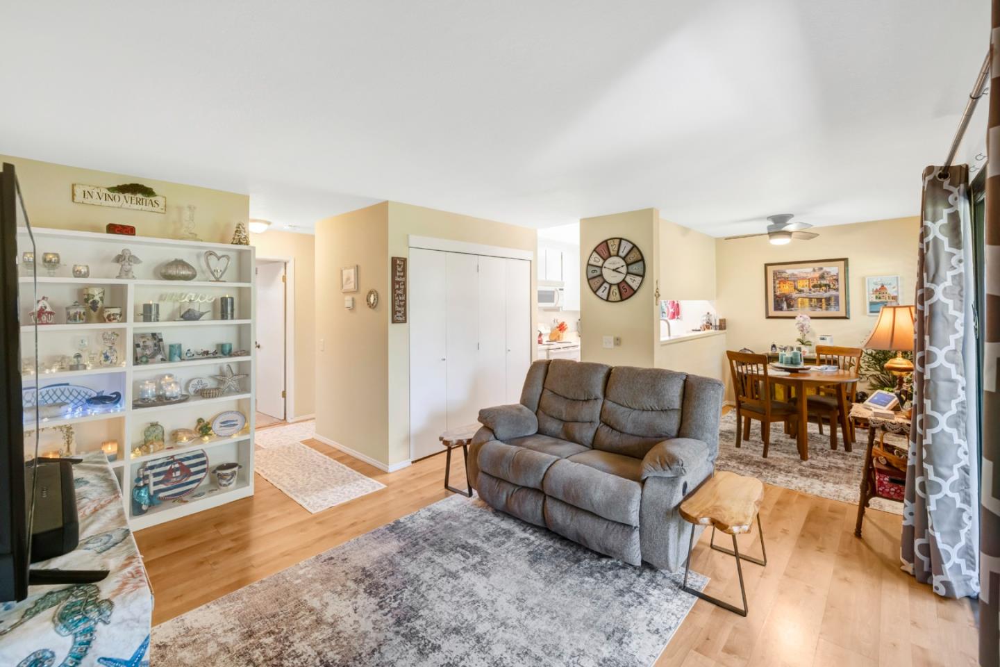 Detail Gallery Image 3 of 15 For 515 Ramona Ct #1,  Monterey,  CA 93940 - 2 Beds | 1/1 Baths
