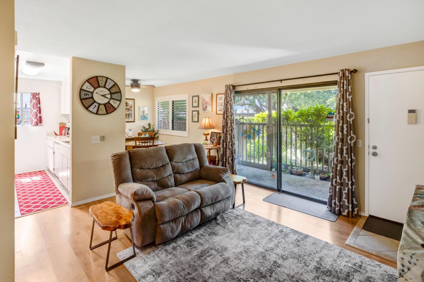 Detail Gallery Image 5 of 15 For 515 Ramona Ct #1,  Monterey,  CA 93940 - 2 Beds | 1/1 Baths