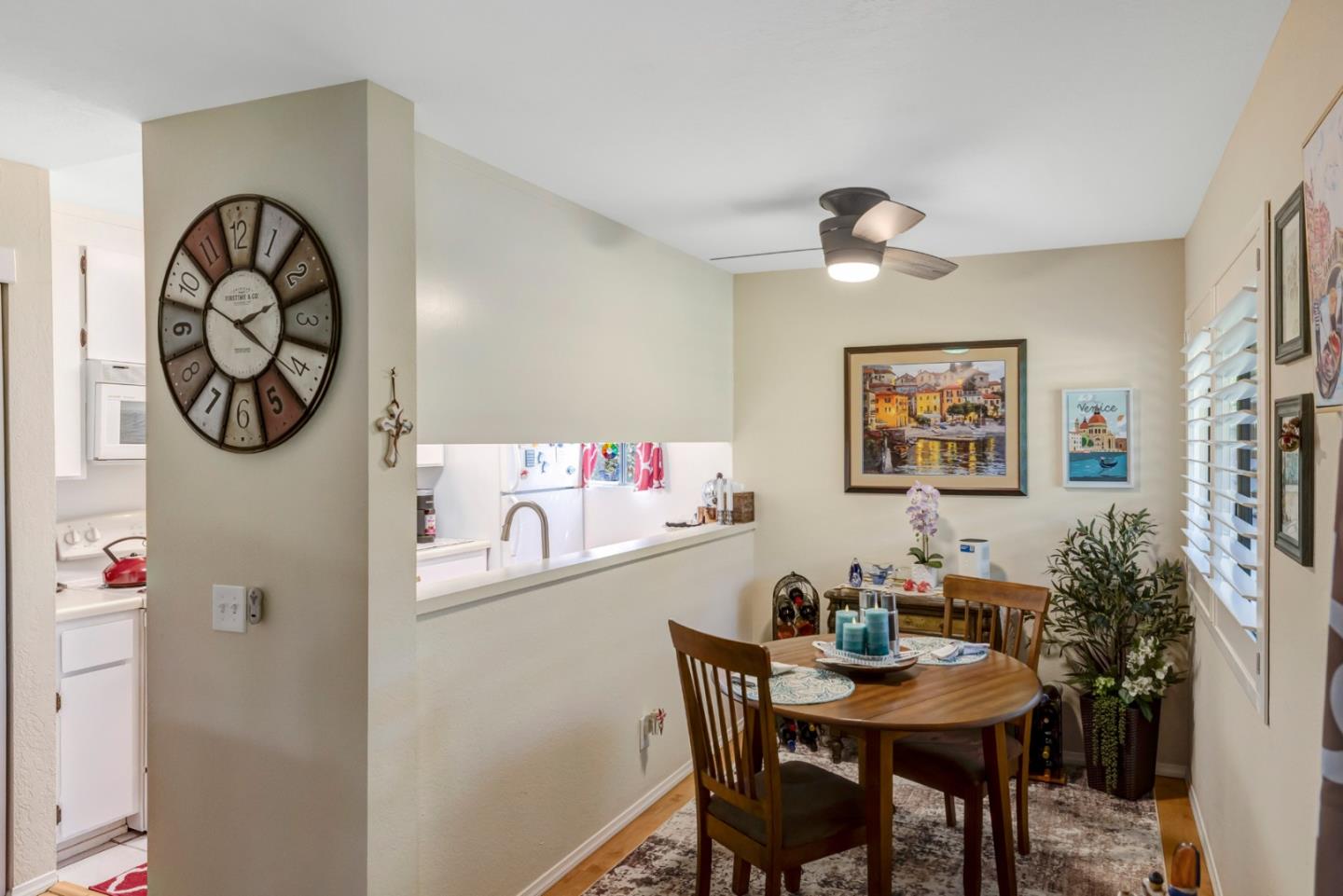 Detail Gallery Image 6 of 15 For 515 Ramona Ct #1,  Monterey,  CA 93940 - 2 Beds | 1/1 Baths