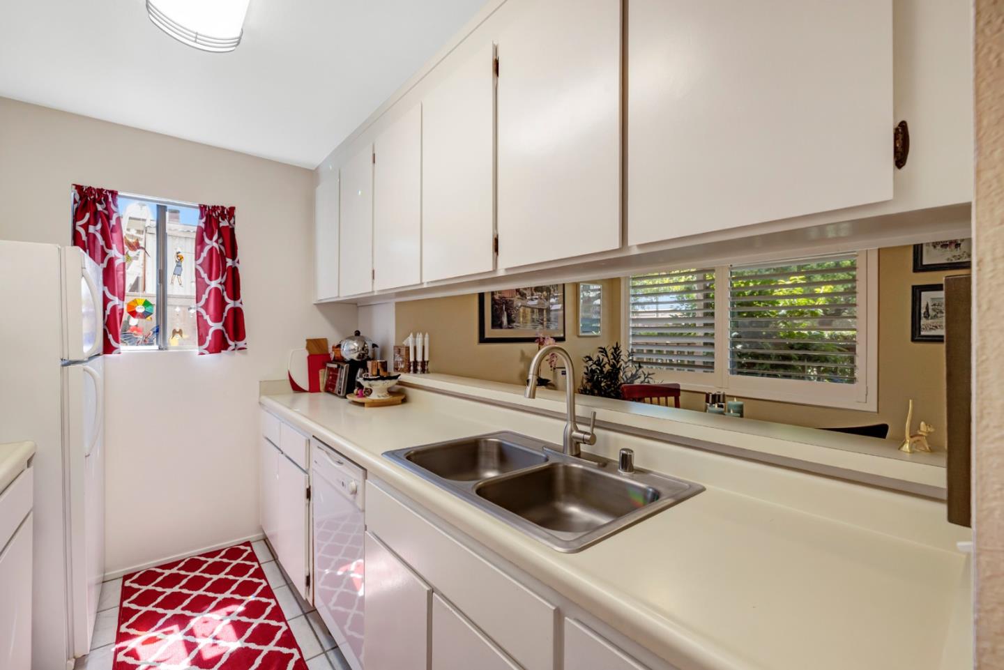 Detail Gallery Image 8 of 15 For 515 Ramona Ct #1,  Monterey,  CA 93940 - 2 Beds | 1/1 Baths