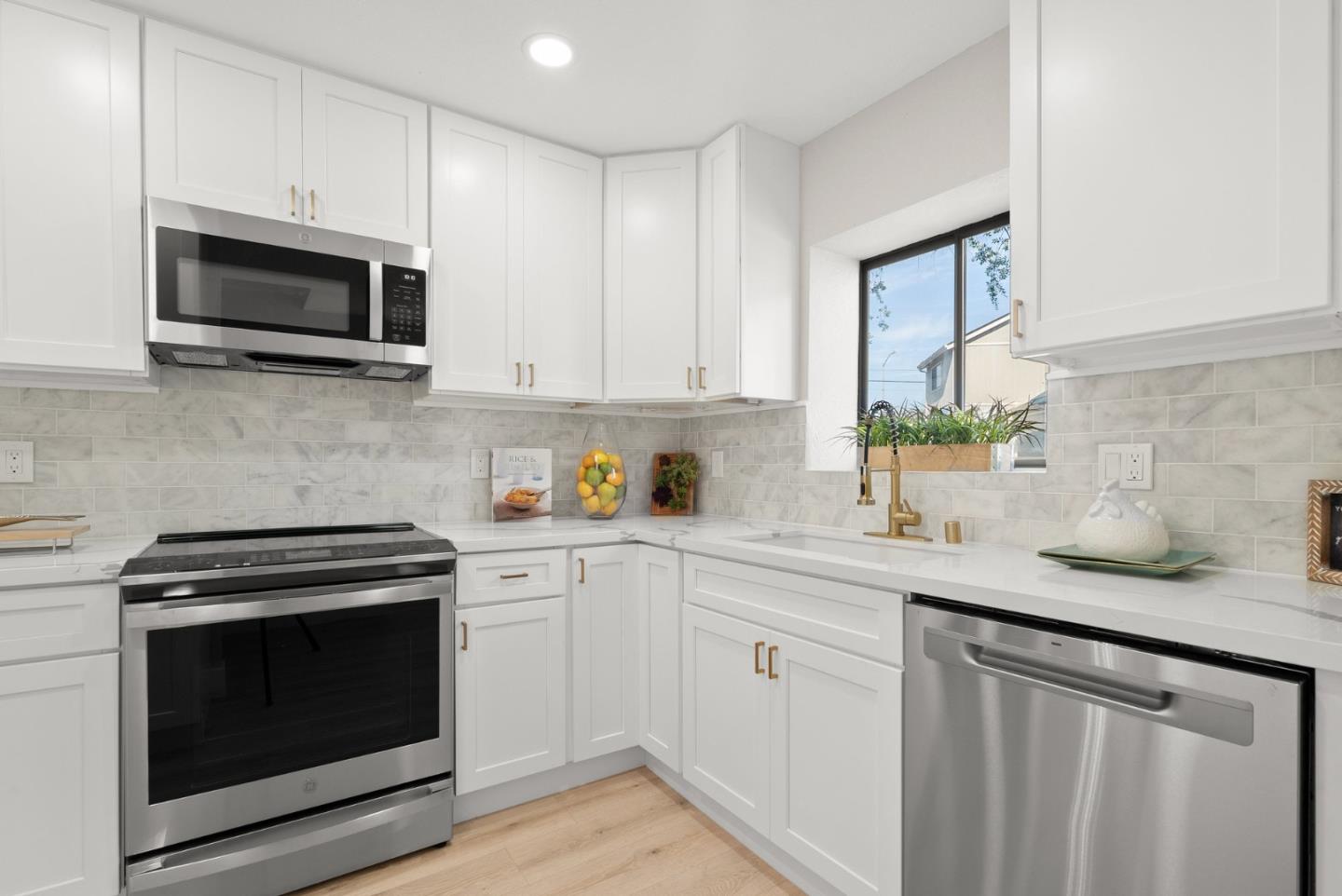 Detail Gallery Image 15 of 42 For 2522 Charlene Ln, Santa Cruz,  CA 95062 - 3 Beds | 1/1 Baths