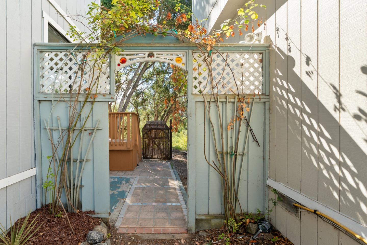 Detail Gallery Image 34 of 42 For 2522 Charlene Ln, Santa Cruz,  CA 95062 - 3 Beds | 1/1 Baths