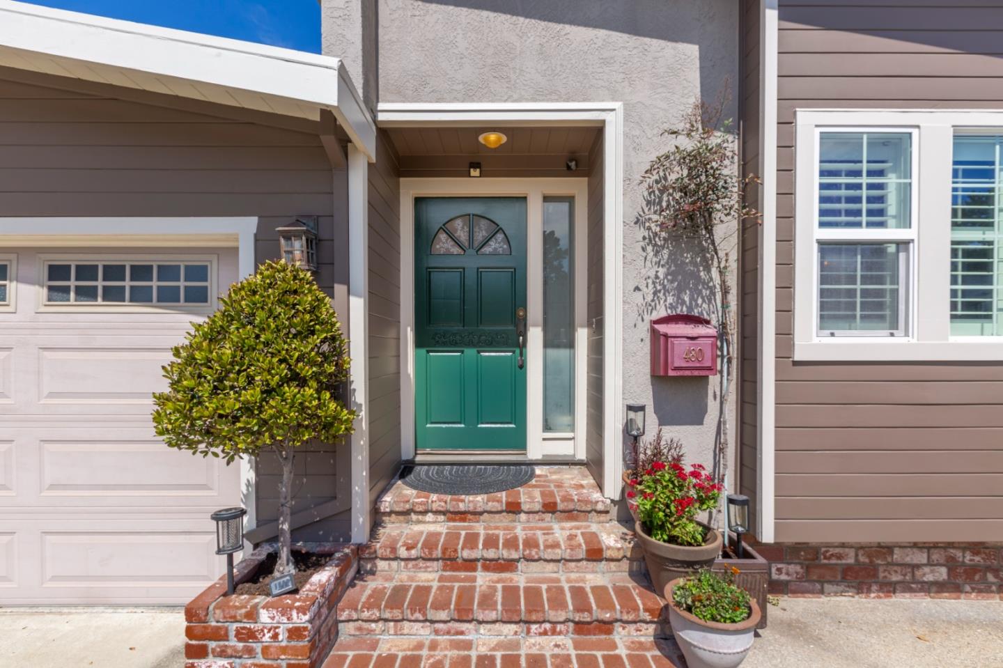 Detail Gallery Image 8 of 22 For 480 Alta Vista Dr, South San Francisco,  CA 94080 - 3 Beds | 1 Baths