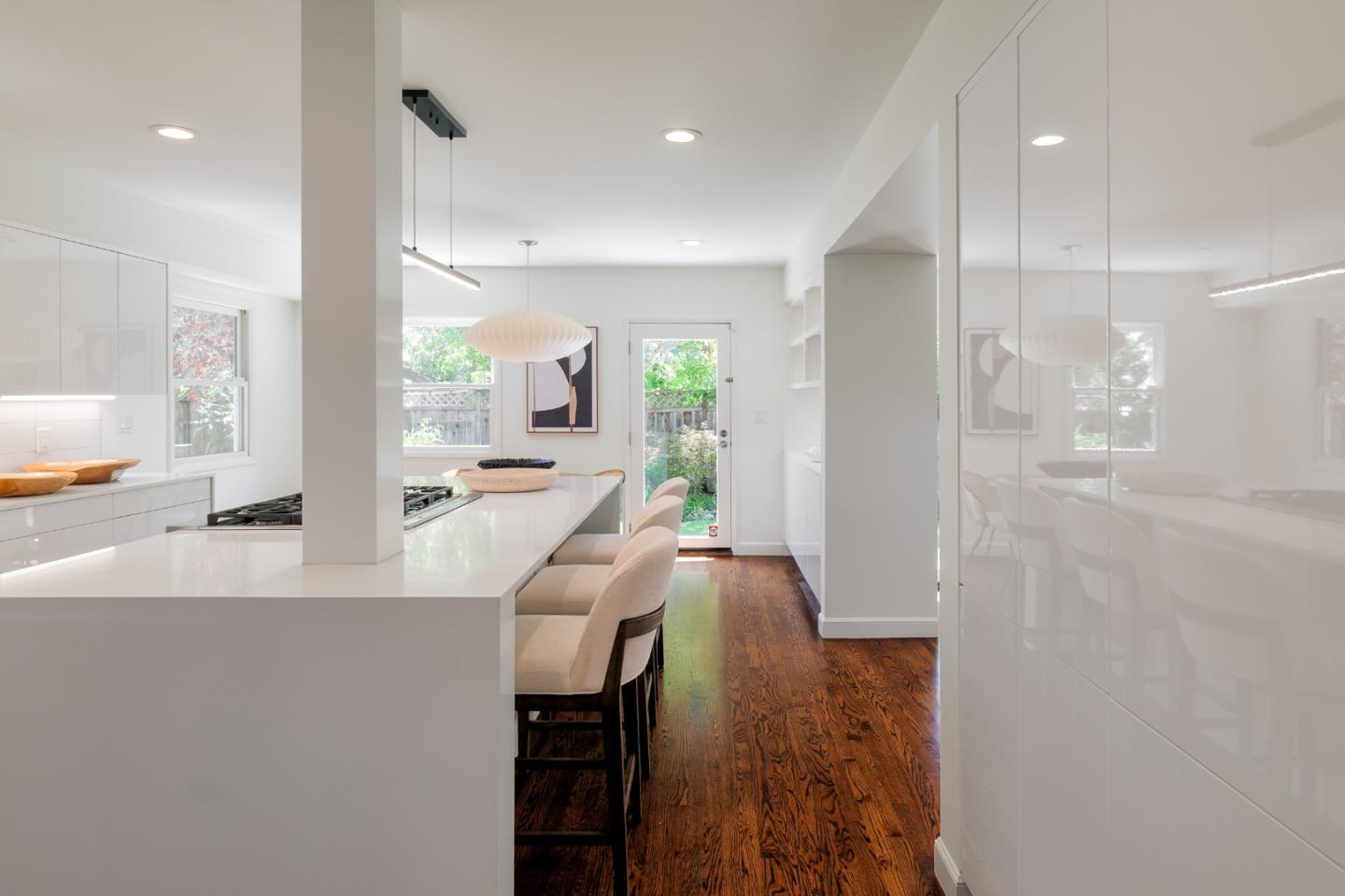 Detail Gallery Image 10 of 37 For 2051 Gordon Ave, Menlo Park,  CA 94025 - 4 Beds | 3 Baths