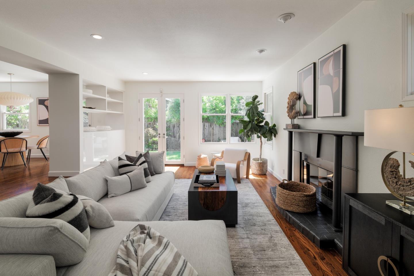 Detail Gallery Image 2 of 37 For 2051 Gordon Ave, Menlo Park,  CA 94025 - 4 Beds | 3 Baths