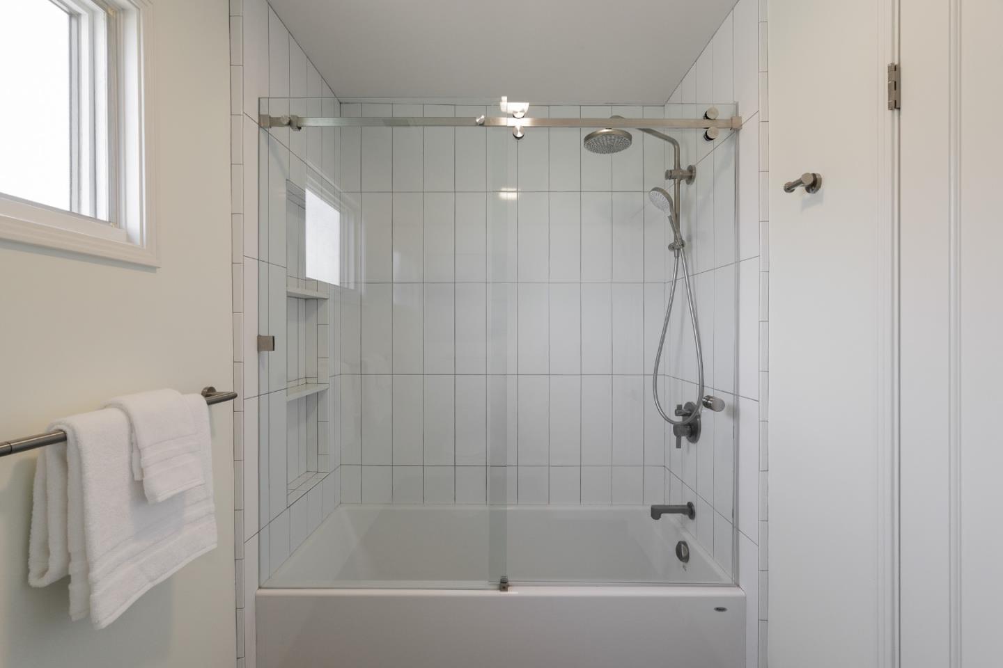 Detail Gallery Image 29 of 37 For 2051 Gordon Ave, Menlo Park,  CA 94025 - 4 Beds | 3 Baths