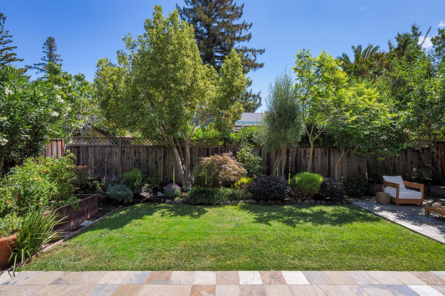 Detail Gallery Image 31 of 37 For 2051 Gordon Ave, Menlo Park,  CA 94025 - 4 Beds | 3 Baths