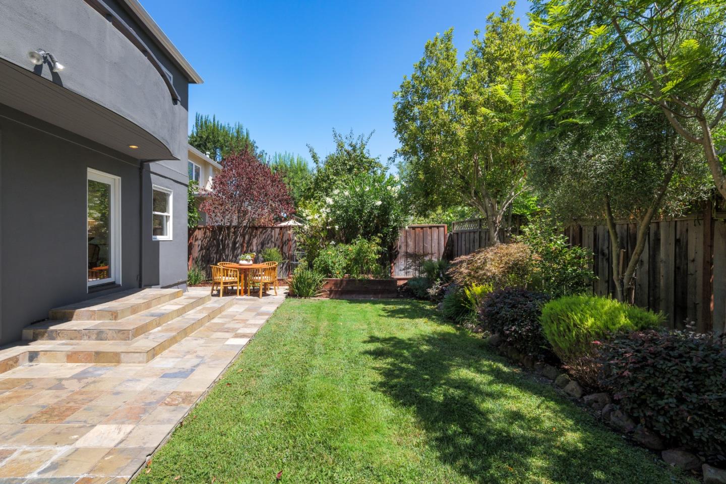 Detail Gallery Image 32 of 37 For 2051 Gordon Ave, Menlo Park,  CA 94025 - 4 Beds | 3 Baths